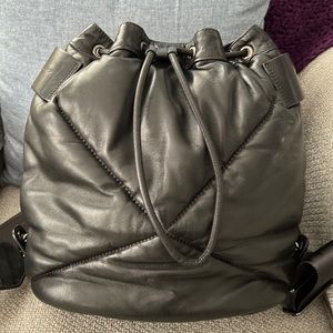 longchamp le pliage cuir lambskin bucket backpack in black